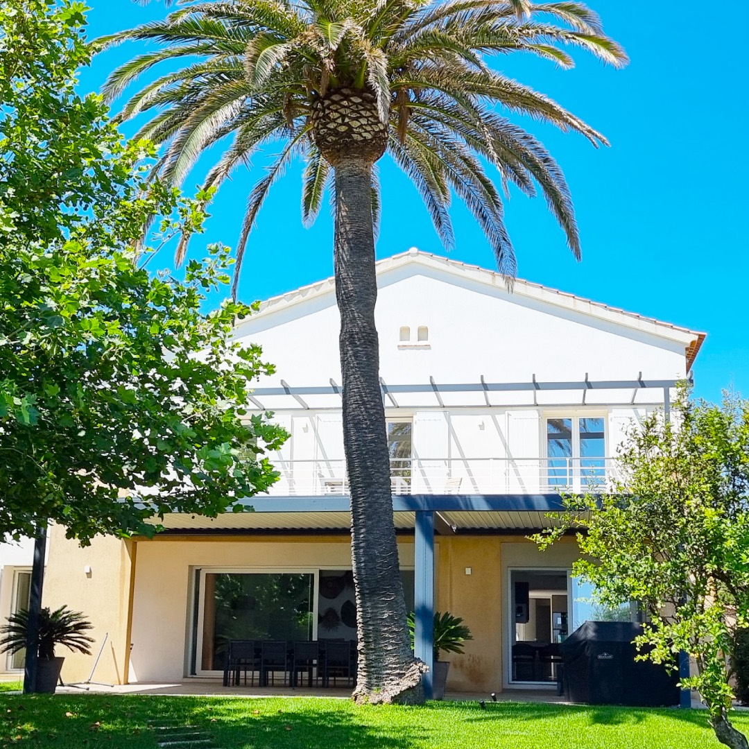 villa-les-deux-palmes-les-issambres-achteraanzicht-20240711_145904-1080×1080 Backside Villa Les Deux Palmes - Les Issambres - Côte D'Azur