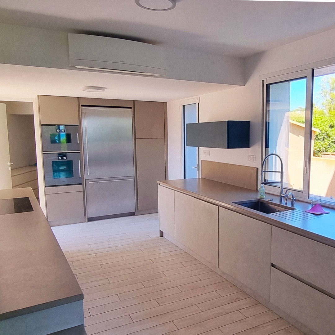 villa-les-deux-palmes-les-issambres-kitchen-20240711_150243-1080×1080 Kitchen Villa Les Deux Palmes - Les Issambres - Côte D'Azur - For Rent - For Sale