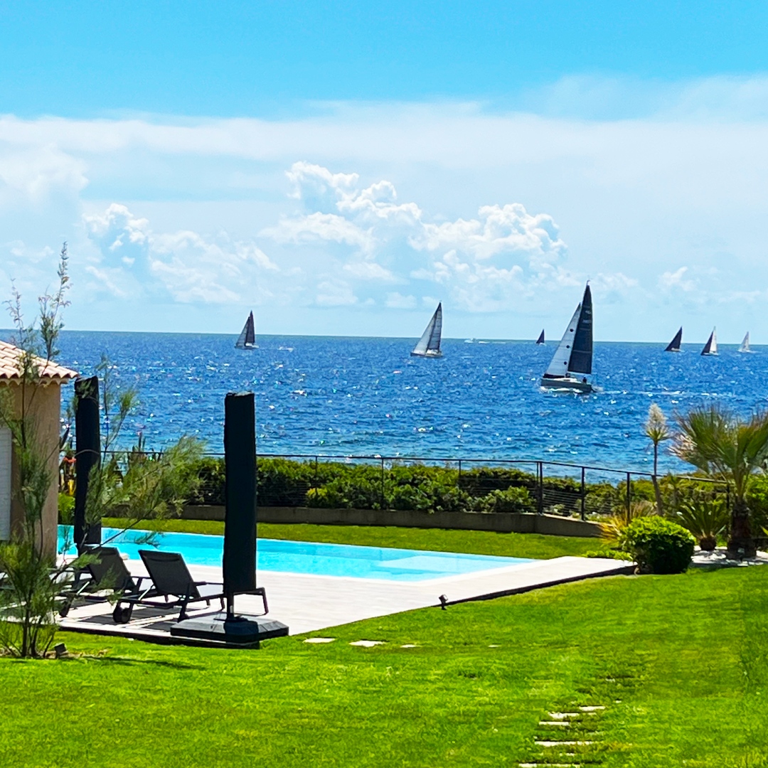 Villa Les Deux Palmes – Les Issambres – Regatta -1080×1080 Pool with Seaview | Villa Les Deux Palmes - Les Issambres - Côte D'Azur