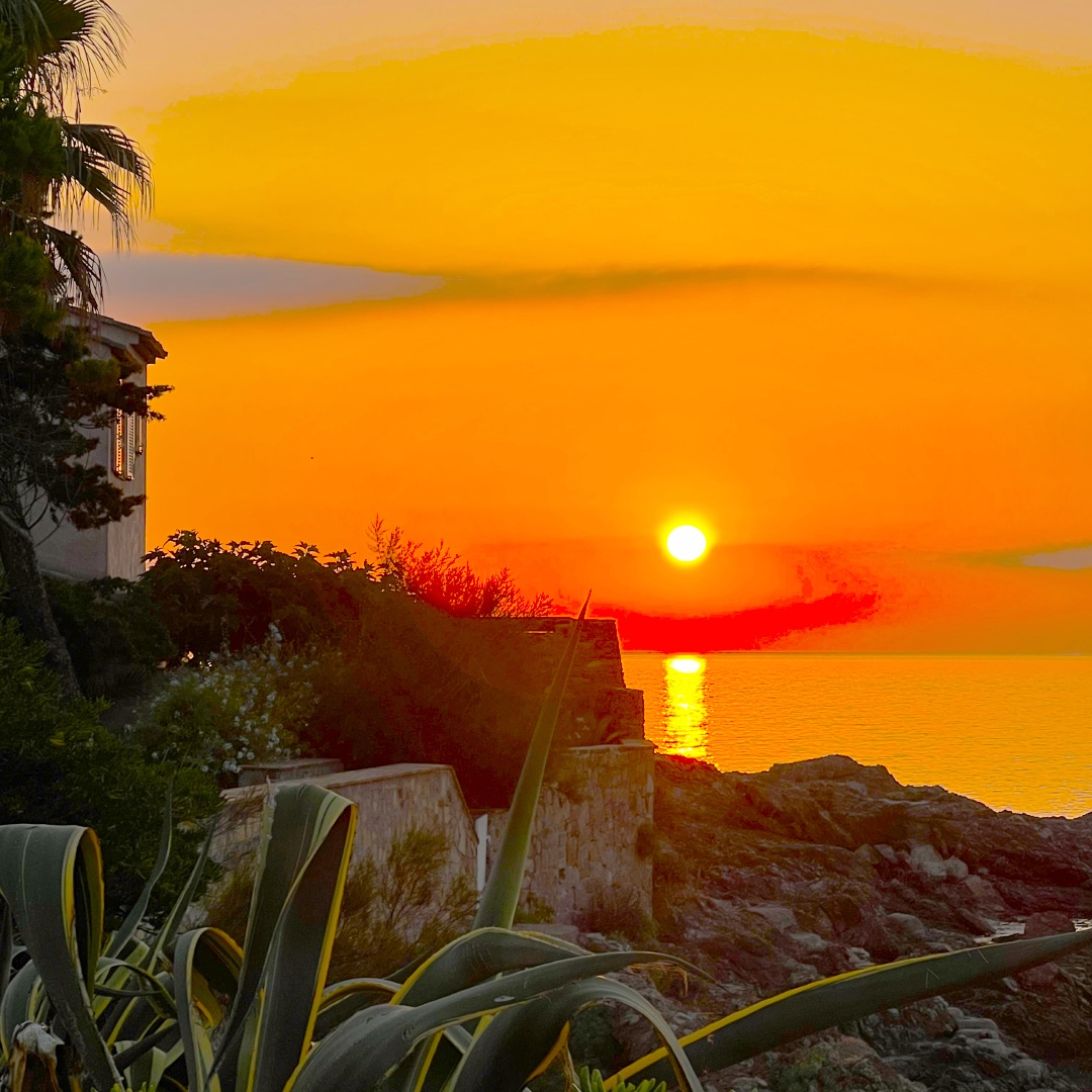 Villa Les Deux Palmes – Les Issambres – Sunset -1080×1080 Seaview | Villa Les Deux Palmes - Les Issambres - Côte D'Azur